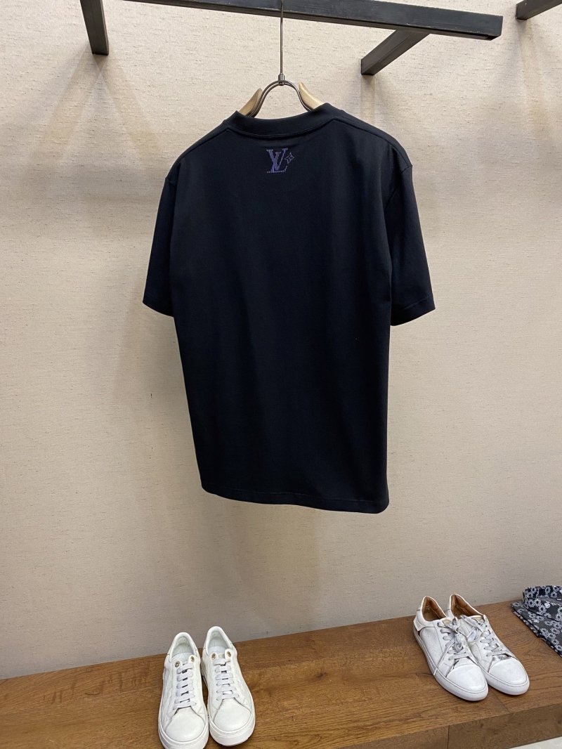 l0vis Vvtt0n shirt